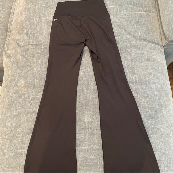 Fabletics Ultra High-Waisted PureLuxe Flare - Picture 3 of 6